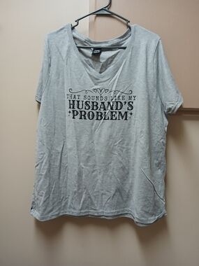 Graphic V-Neck Tee "That Sounds Like My Husband's Problem" - Light Gray